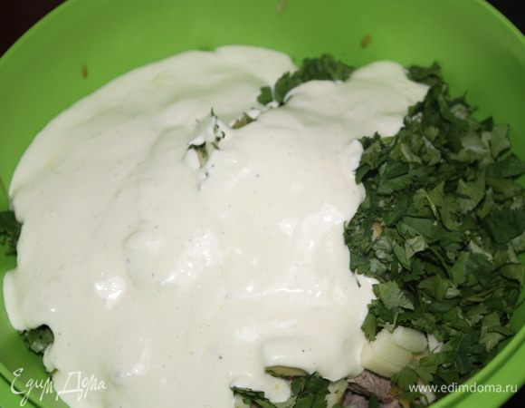 Добавляем в миску к салату.