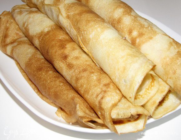 Приготовит несколько таких рулетиков в зависимостиот размера вашей формы.