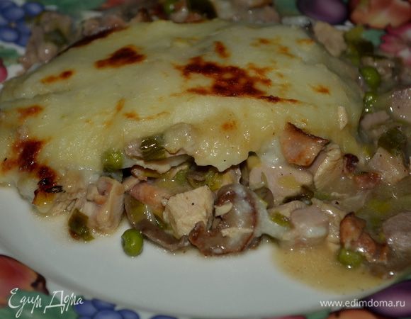 Подаем к столу в горшочках или разрезав порциями. Приятного аппетита!!!