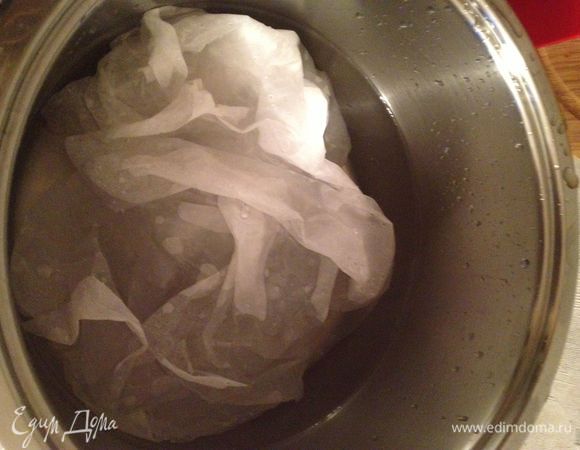 Маленький секрет)) Перед началом работы с пергаментом, необходимо замочить его в воде на 3-5 мин., отжать. 