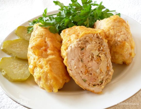 Затем взбить два яйца с солью и перцем ,обмакнуть каждый крученик,дать стечь излишкам смеси и обжарить со всех сторон в сковороде на растительном масле на небольшом огне до золотистого цвета и в конце готовки протушить 5 минут под крышкой. Приятного вам аппетита!