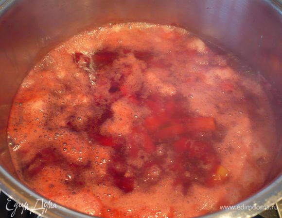 Ставим овощи вариться.