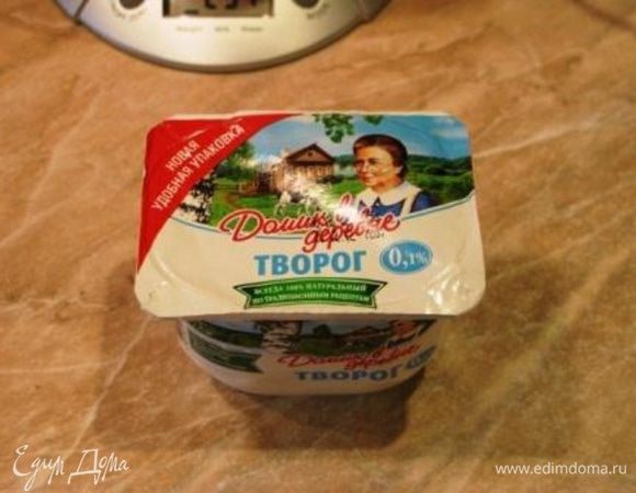 Моя форма 22 см в диаметре, я делала половину порции начинки и форма была почти полная. Вот такой вот творожок один в один по описанию и по фото. 