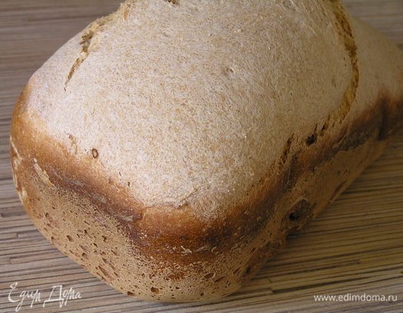 Хочу добавить, что в целом я довольна хлебопечкой! Главное - это все взвесить, а потом включила и занимаешься своими делами... и только аромат свежей выпечки напомнит о том, что хлеб готов :)) Правда, иногда я скучаю по работе с тестом и разной форме хлебобулочных изделий, поэтому время от времени хлебопечка отдыхает ;)