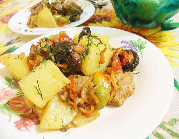 Разложить по тарелочкам и посыпать зеленью.Приятного аппетита.