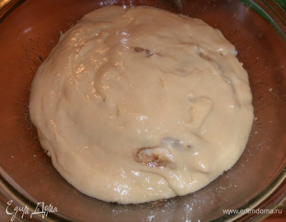 Заливаем густым тестом тоже равномерно.Выпекаем в разогретой до 190*духовке.