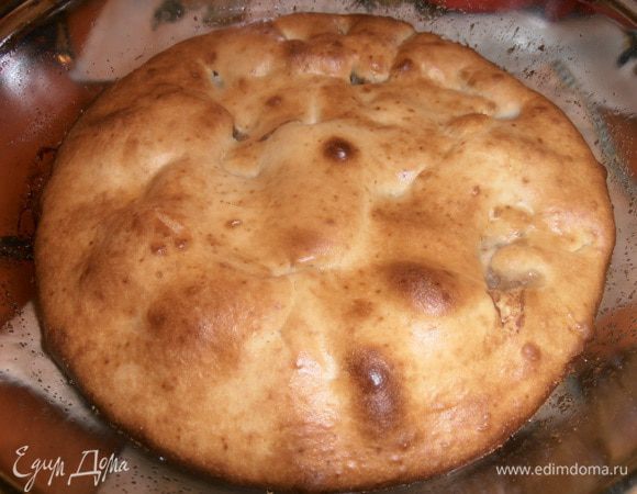 Через 25-30 минут достаём ароматный пирог с хрустящей корочкой и мягкий внутри! Когда чуть остынет-посыпаем сахарной пудрой.