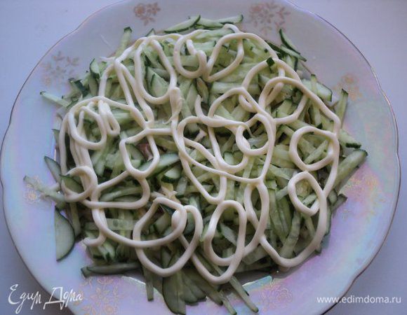 2 слой – огурцы.