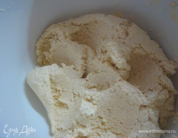  Добавляем миндаль, манку, 