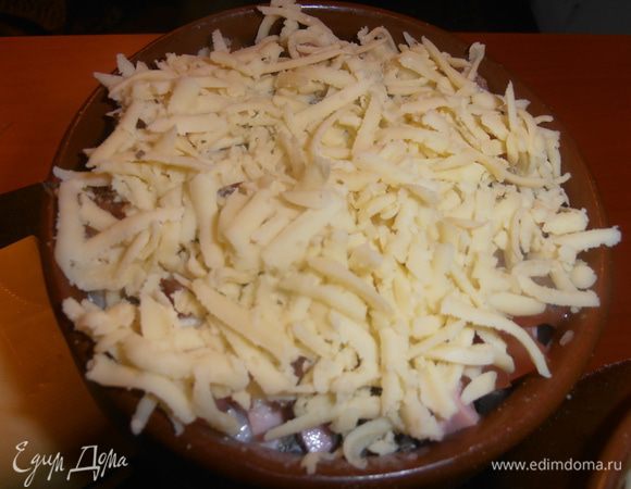 И делаем шапочку из сыра.