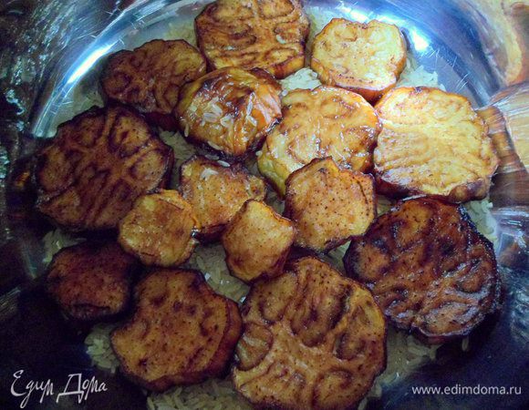 затем укладываем слой из баклажанов