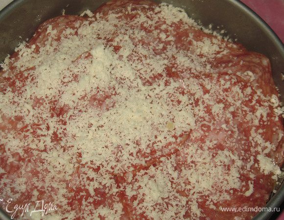 посыпать тёртым пармезаном.... Слои повторить.  Последним должен быть картофельный слой.