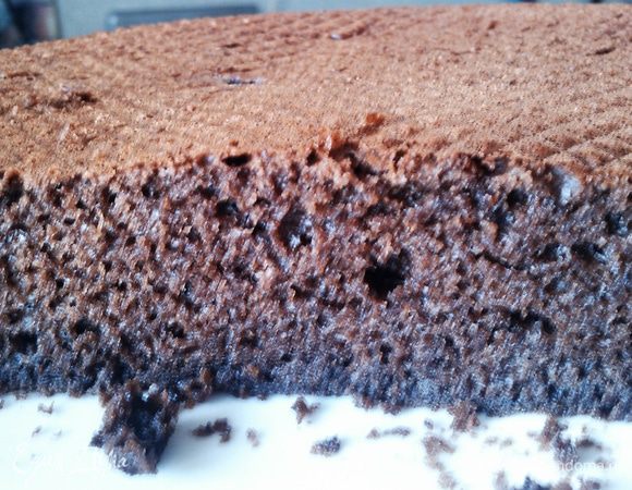 Смешиваем сначала  яйца, сахар, масло, кефир
Отдельно смешиваем остальные сухие ингредиенты, все соединяем и отправляем в разогретую до 200С духовку на 15 мин., накрываем фольгой, убавляем печь до 150С и убираем еще на 15 мин в печь.