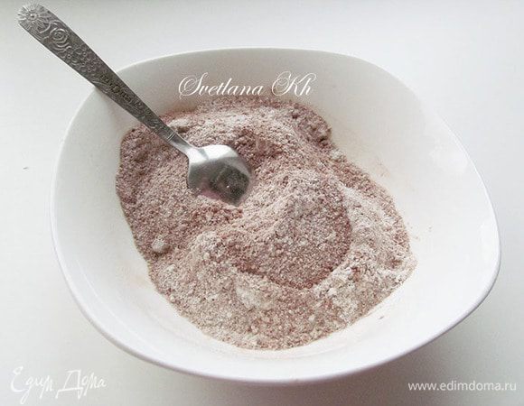 Готовим бисквит.
Духовку разогреть до 180 гр.
Смешать все сухие ингредиенты для бисквита.