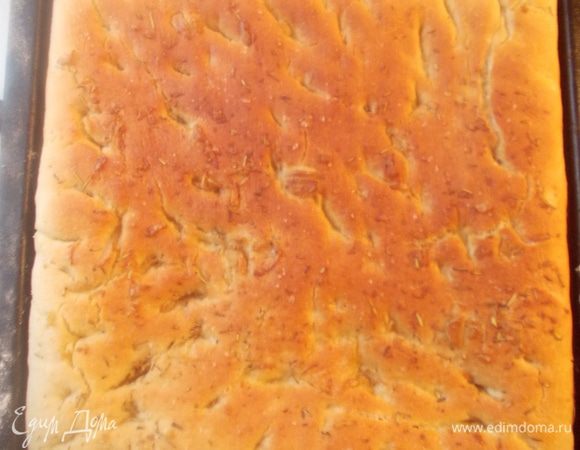 После того как тесто во второй раз подошло, поставить в разогретый духовой шкаф 200С. на 35-40 минут.