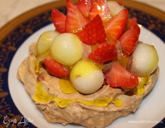 Сверху выложить фрукты и полить лимонным топпингом. Десерт готов!!! Угощайтесь!!!