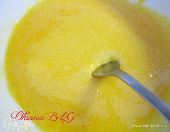 Тесто. Желтки перетереть с сахаром и солью.