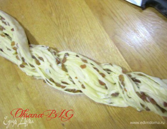 Перекрутить между собой разрезанные части. 