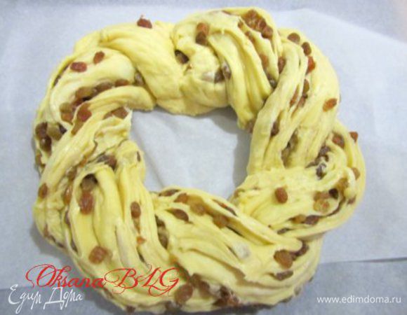 Суверенітет рулет кольцом. Выложить на противень застеленный пергаментной бумагой. Оставить подойти на 5 -10 минут.