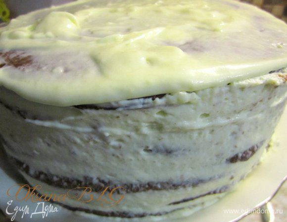 Поставить охлаждается на 3-5 часов. После охлаждения перевёрнуто торт на блюдо.