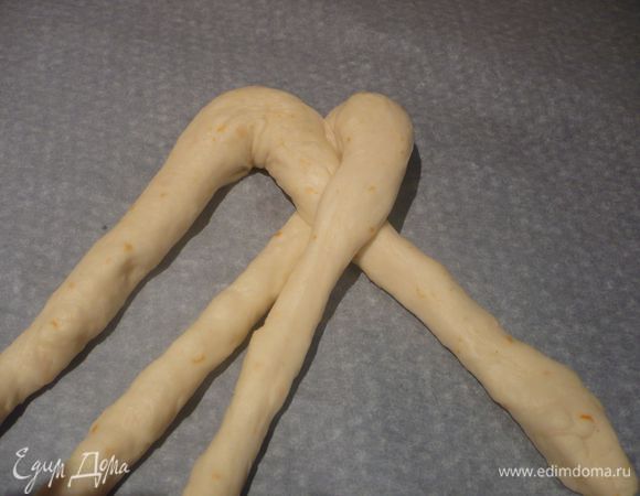 Правый внешний кладем внутрь. Затем на него накладываем левый внешний жгут.