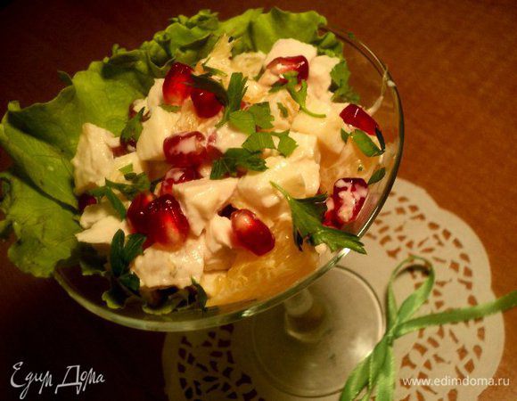 В креманки положить по листику салата, выложить салат. Украсить мелко нарезанной петрушкой и зернами граната. Приятного аппетита! Желаю Вам  никогда не оказаться в ситуации подобной на «Титанике»!