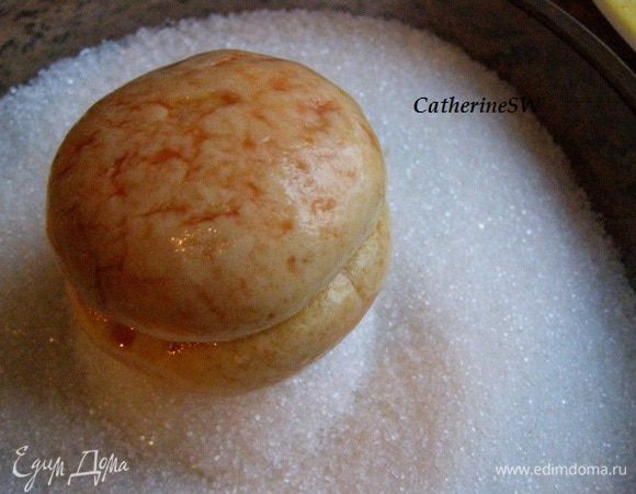 Обваляем в сахаре.