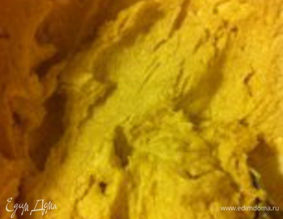 Добавить ванильный экстракт и яйцо. Опять взбить миксером до однородности