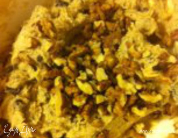 Добавить полстакана измельченных (НЕ СИЛЬНО) грецких орехов, перемешать