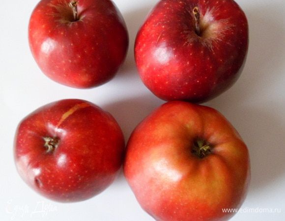 пока тесто отлеживается, делаем начинку из яблок и орехов