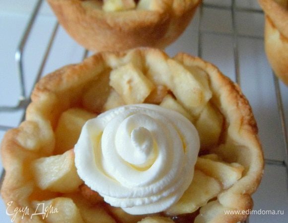 сверху украшаем крем-фрешем. Приятного аппетита