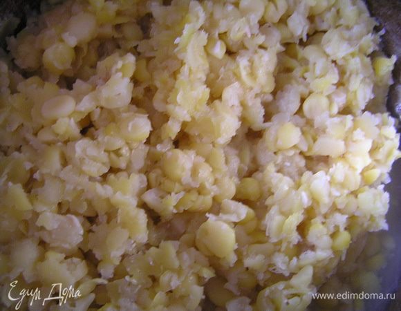 слить лишнюю жидкость, пюрировать с помощью блендера. Желатин замочить в апельсиновом соке до набухания.
