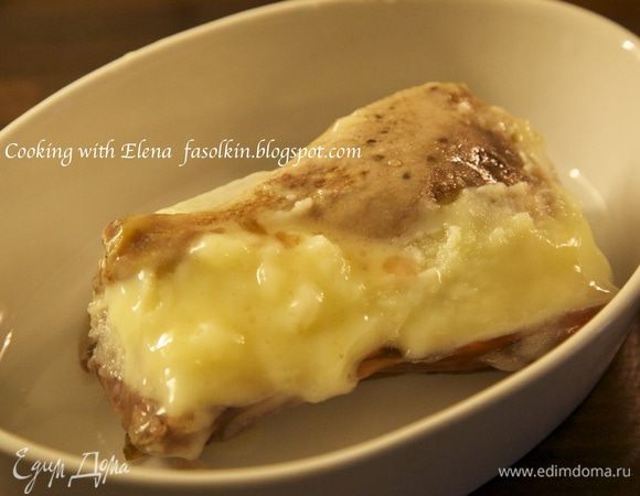 Поскольку утиные ножки были приготовлены мной заранее, то я достаю их из пакета и немного разогреваю в духовке...