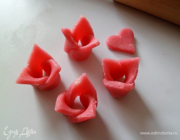 хорошо скрепить все  и оттопырить кончики