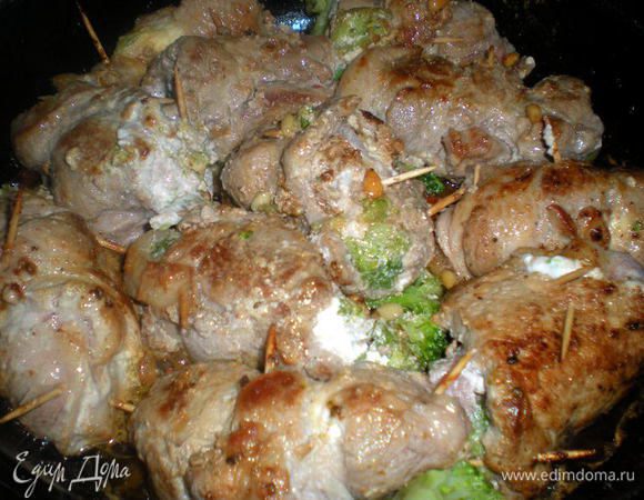 Переложить в жаропрочную форму.