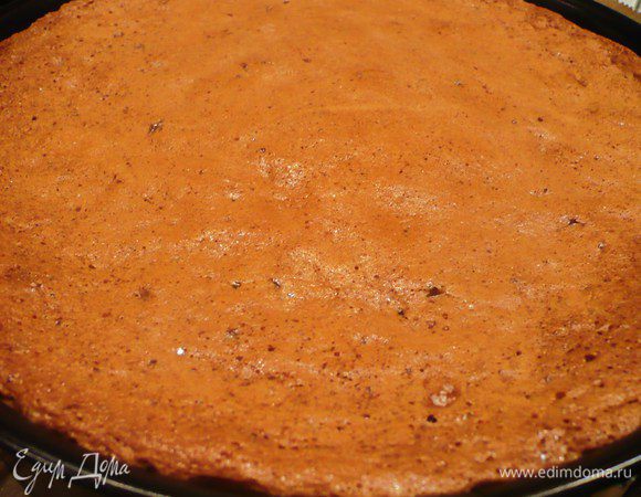 Готовим бисквит по рецепту Нины: http://www.edimdoma.ru/retsepty/47716-pochti-genuezskiy-shokoladnyy-biskvit. Остужаем (лучше несколько часов, но я, нетерпеливая, больше часа не продержалась.)