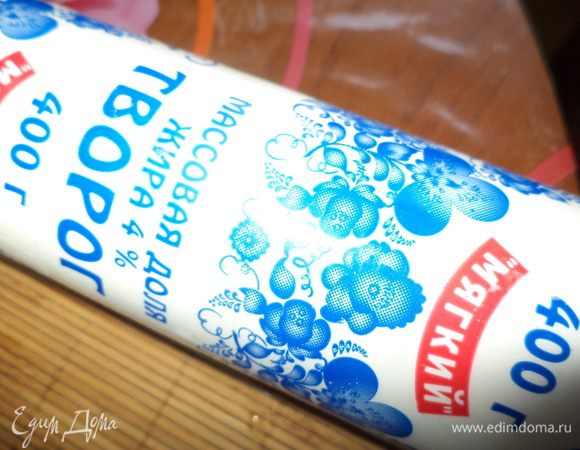 Для крема я беру вот такой мягкий творог,можно любой,те же творожки известных марок несладкие!