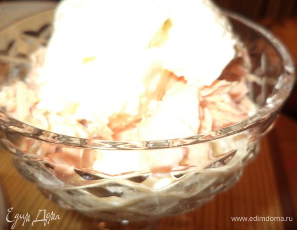 Также можно наполнить небольшие прозрачные салатницы или креманки крем-рыба -крем