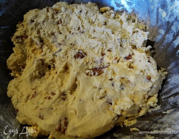 Формируем из теста шар, заворачиваем в пищевую пленку и кладем в холодильник на 1,5 -2 часа.