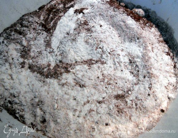 Отдельно просеять муку, какао, разрыхлитель, соль 