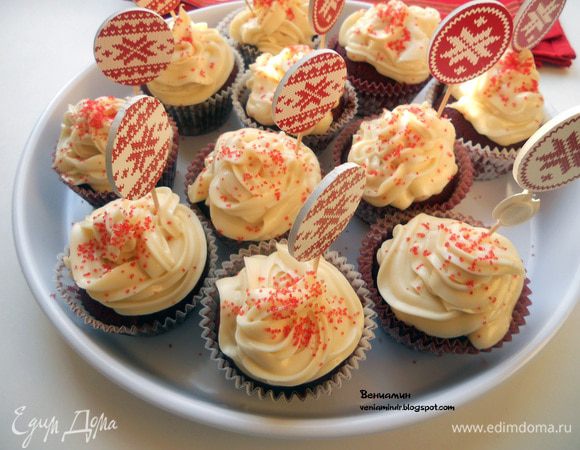 Оформить кондитерской посыпкой, по желанию. 