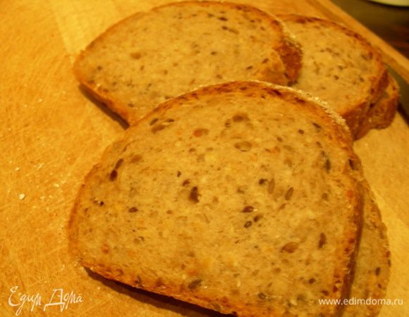 Делаем тосты в тостере, на сковороде или в духовке.