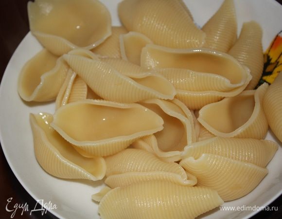 Ракушки немного остудить.