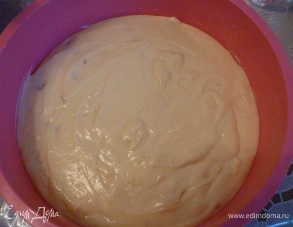 Вылить тесто в форму. Выпекать при 180 градусах примерно 50 минут.