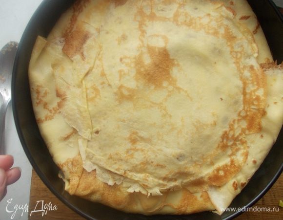 Затем все при жать сверху руками или тарелкой, чтобы хорошо резалось.