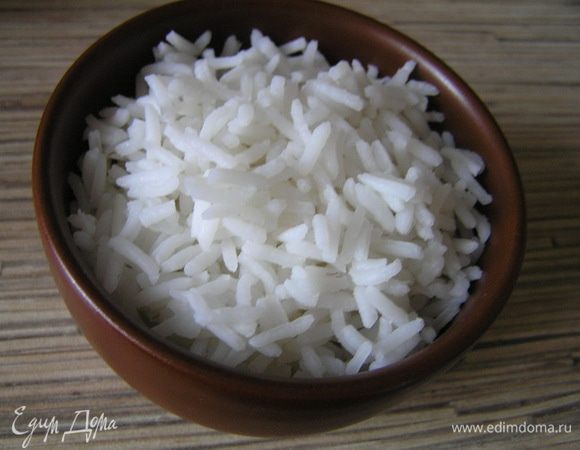 Рис разложить по чашкам/салатникам,