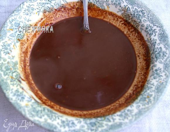 Полностью остужаем. Если оставить её тёплой, она будет довольно жидкой.