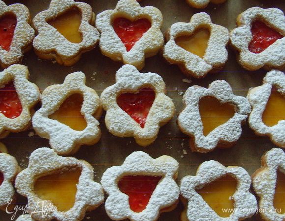 сердечки с сердечками, чуть придавливая их друг к другу.