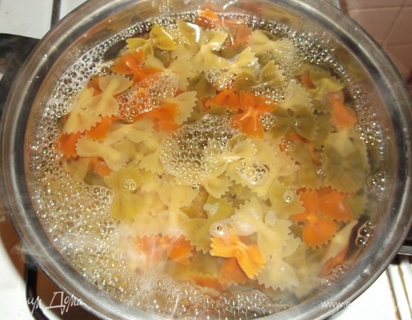 отвариваем макароны