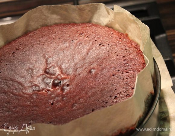 Вылить тесто в форму и выпекать  70 минут!!! Духовку категорически не открывать почти до конца выпечки, иначе бисквит немного упадет в серединке... Дать отлежаться бисквиту ночь,чтобы специи раскрылись.